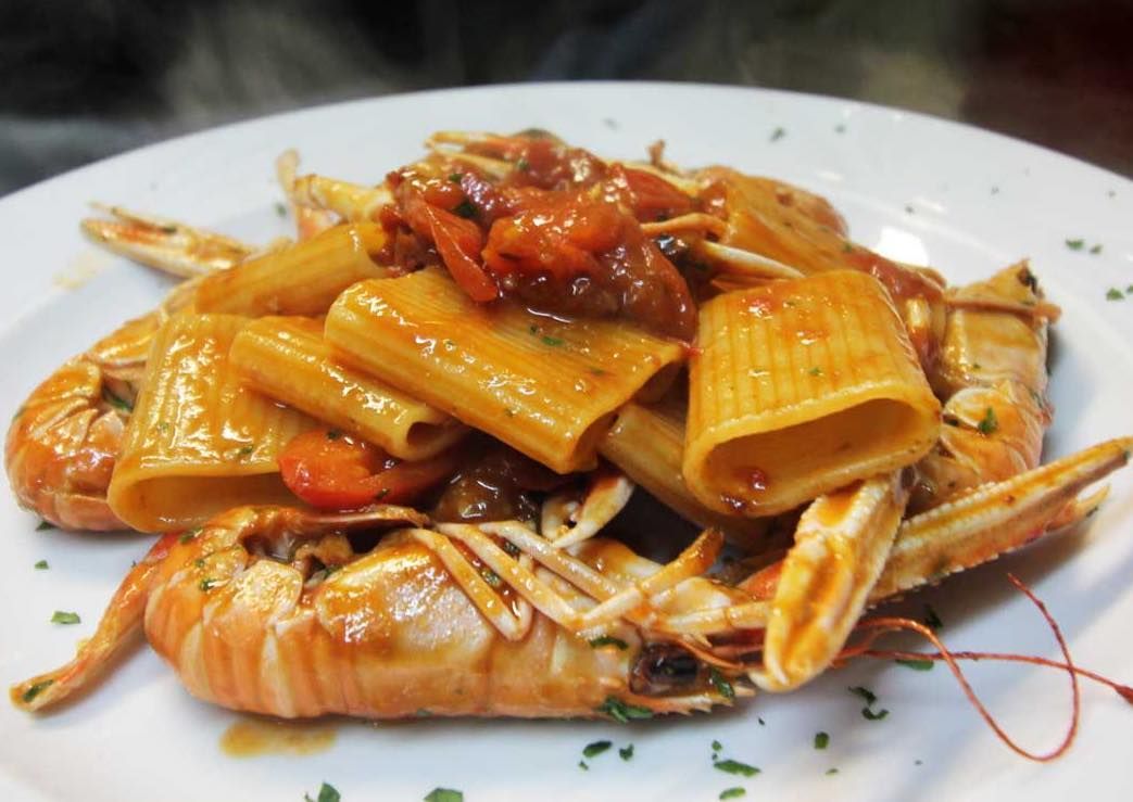 spaghetti con gamberi, cozze e prezzemolo