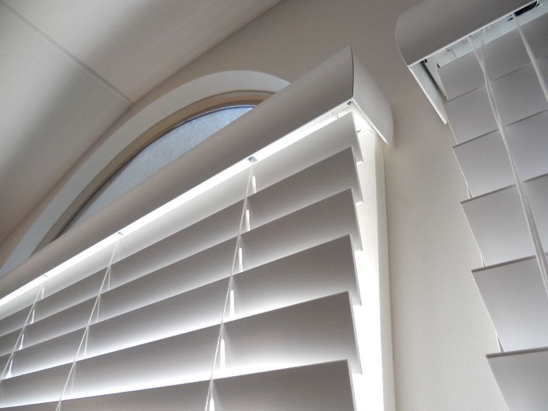 Close-up Of White Timber Venetians, Showing Slats And Tilt Mechanism — Ulladulla Blinds & Home Improvements In Ulladulla, NSW