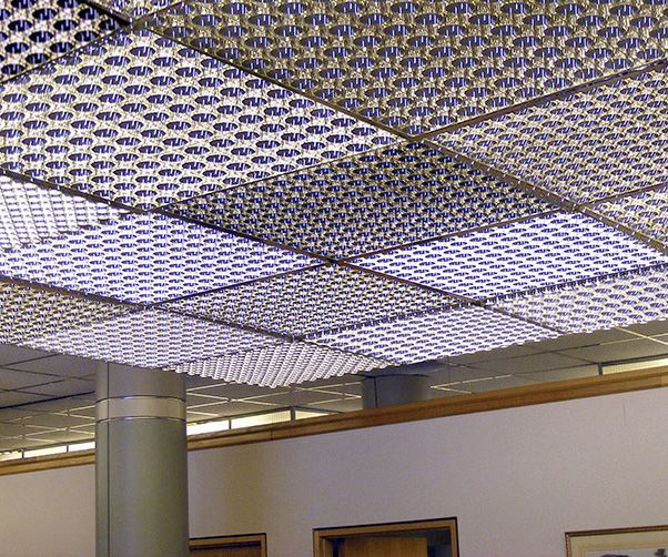 A room with a ceiling that has a pattern on it