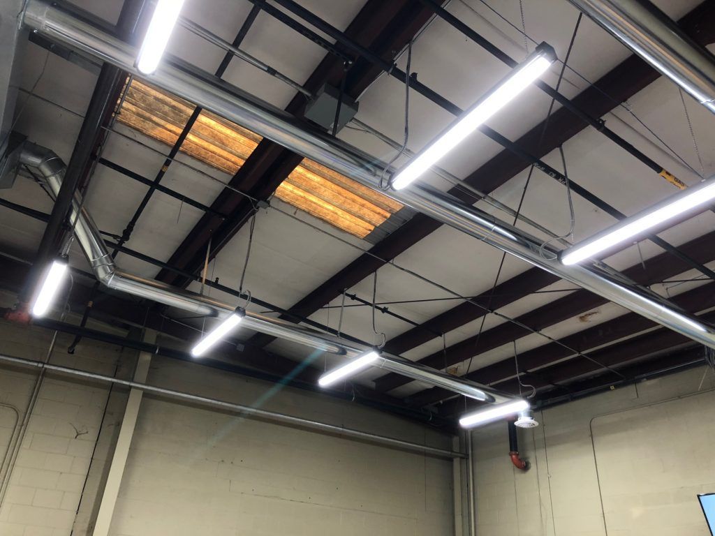 A ceiling with a lot of lights hanging from it