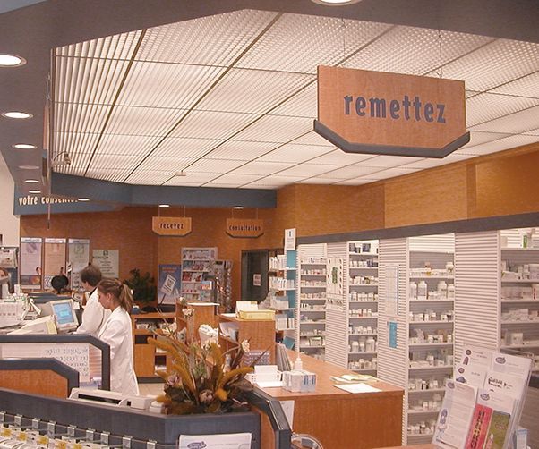 A pharmacy with a sign that says remettez
