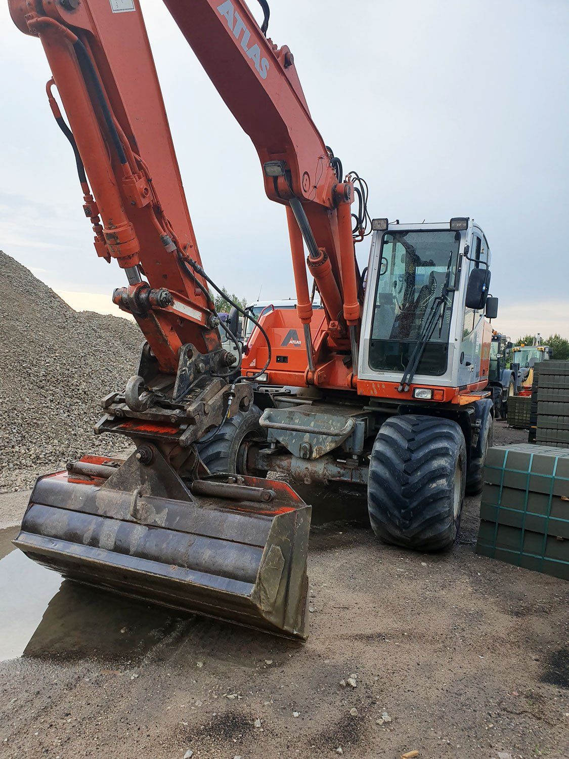 Žemės kasimo technikos nuoma