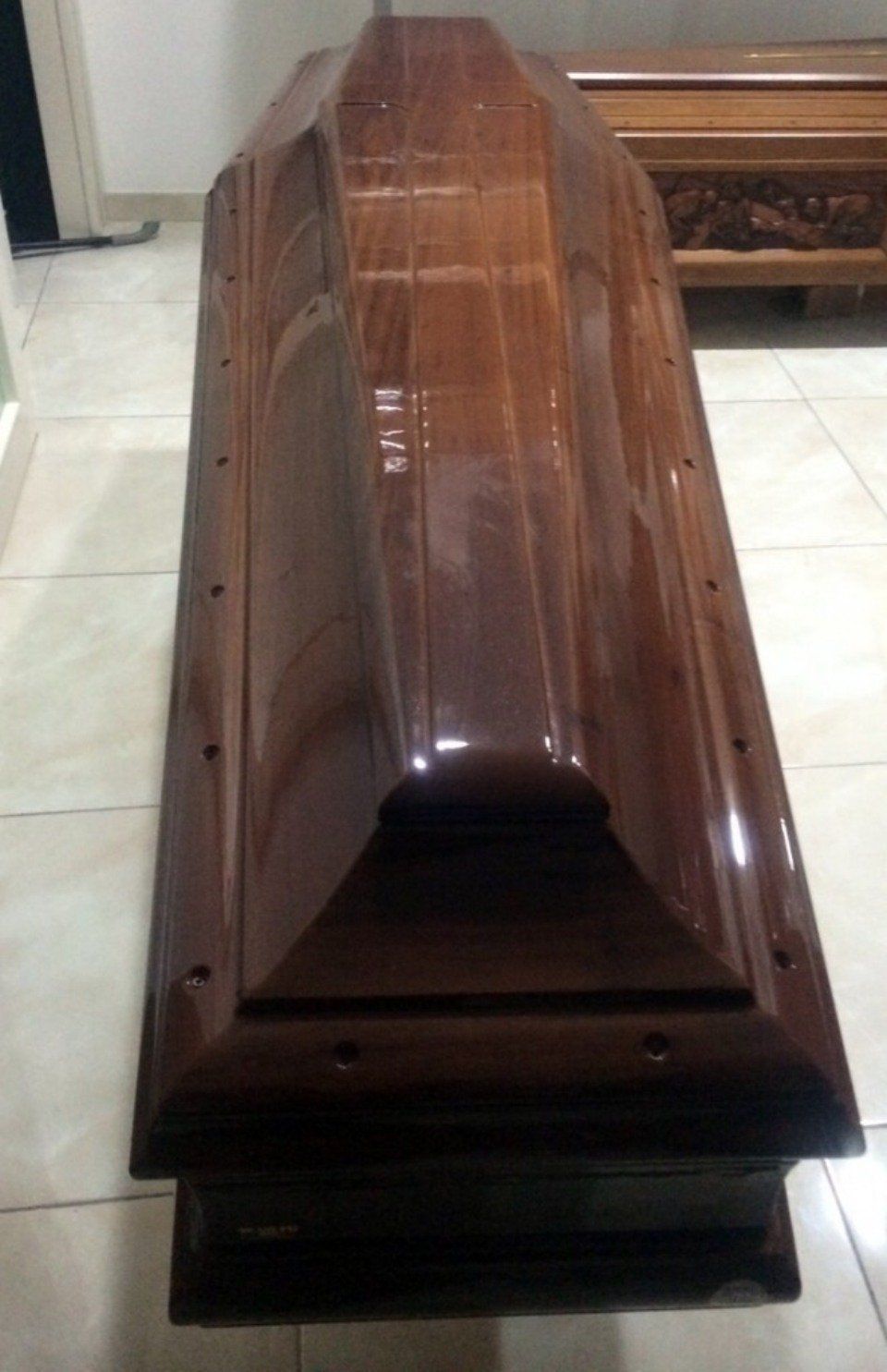 Cofano in legno scuro