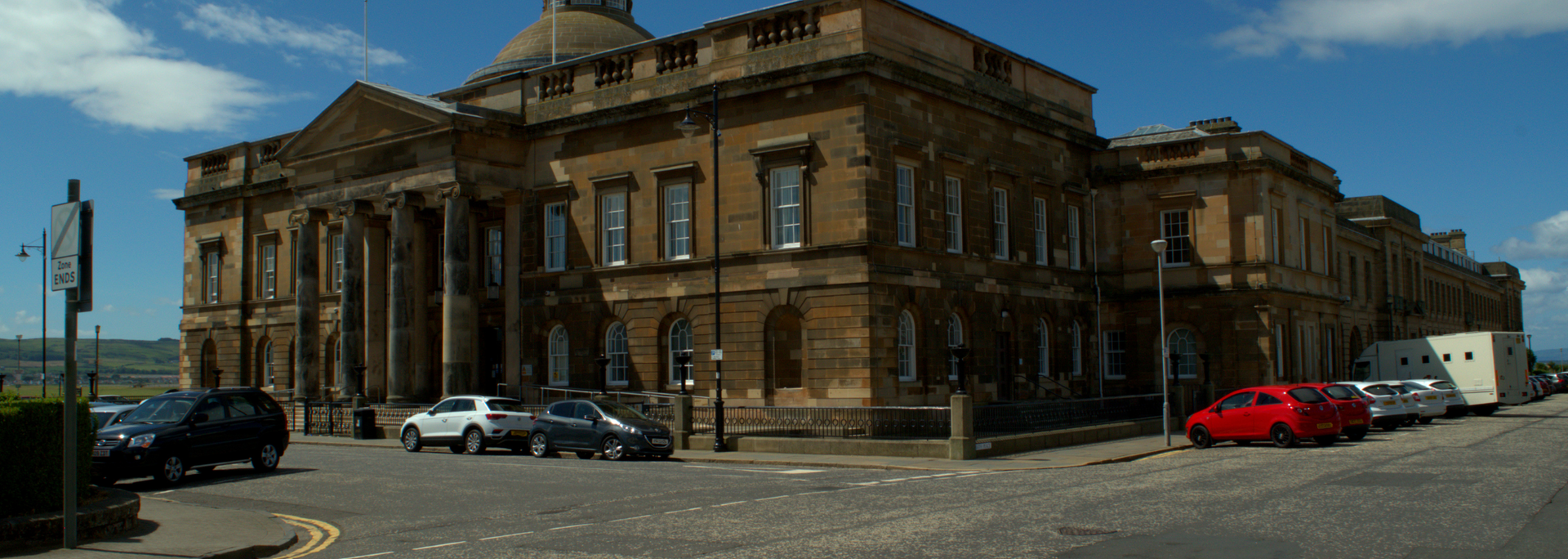 Picture of a (UK) County Court building