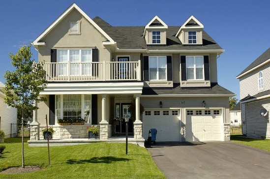 Saint Paul, MN home exterior featuring a new and updated roof, siding, and windows from Bruggeman Ex