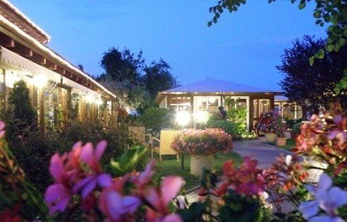 struttura con camere immersa nel verde