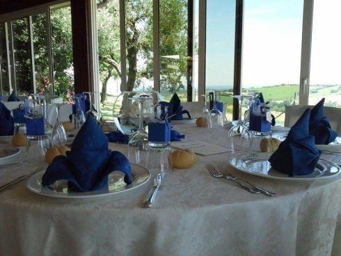 tavolo allestito per una cerimonia di matrimonio