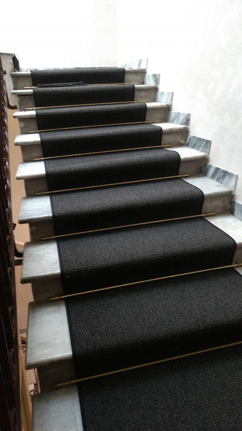 moquette nera su scale