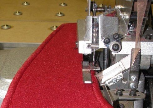 bordatura su moquette rossa