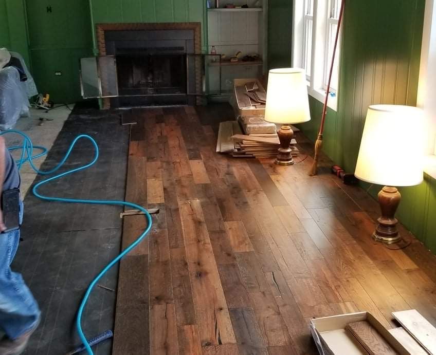 A living room with hardwood floors and a fireplace