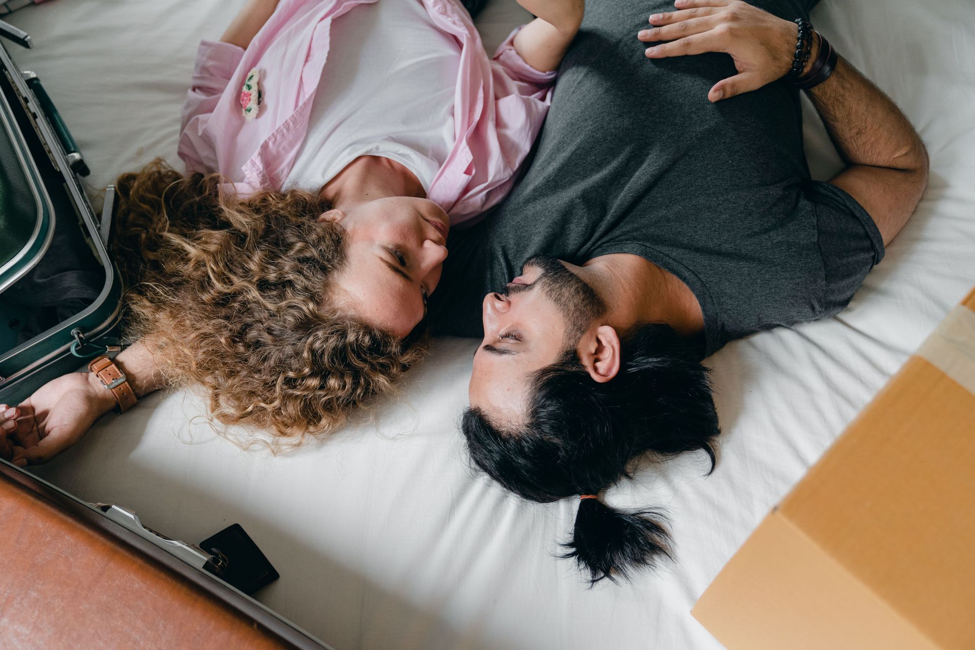 How to Make a Long Distance Relationship Work: 8 Rules