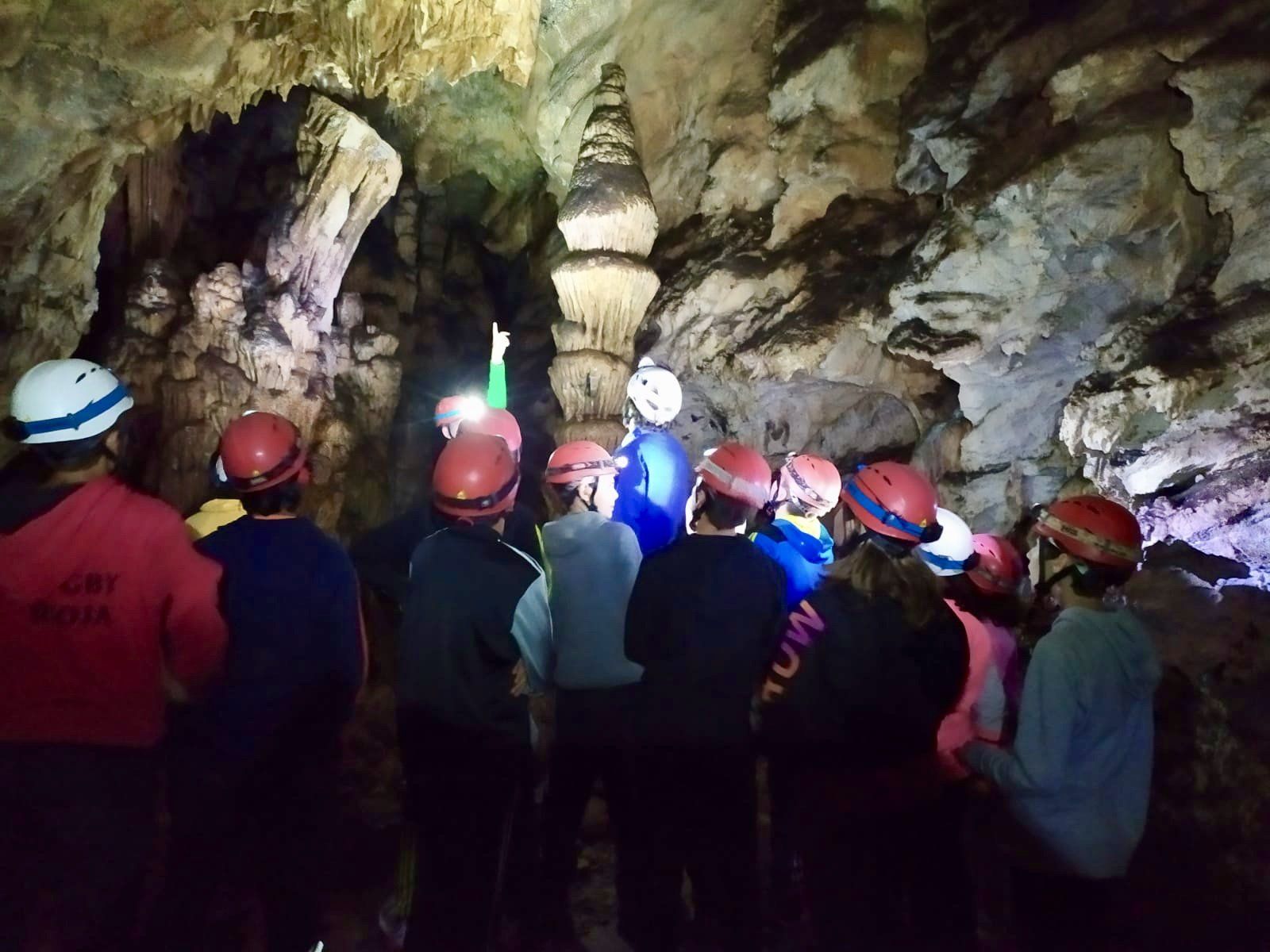 Espeleología con niños. Riojaventura.