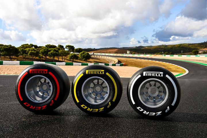 Lieferung von Pirelli-Reifen