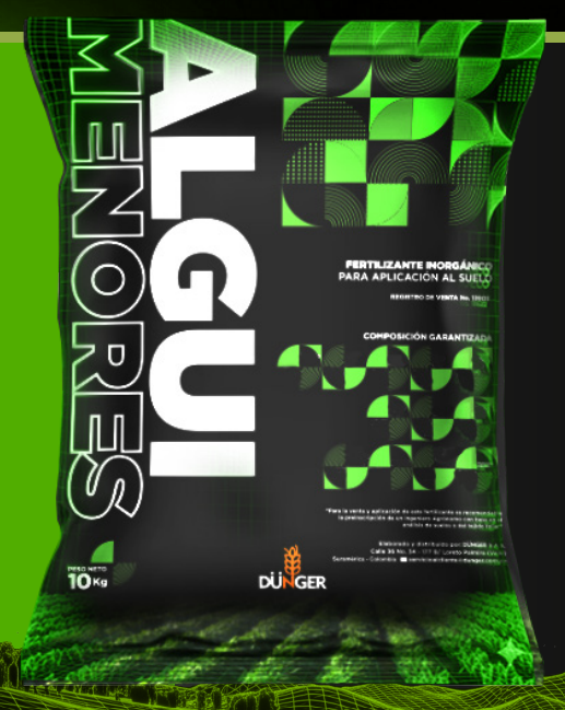 Bolsa negra y verde con la etiqueta “ALGUI MENORES”, diseño geométrico y marca de 10 kg.