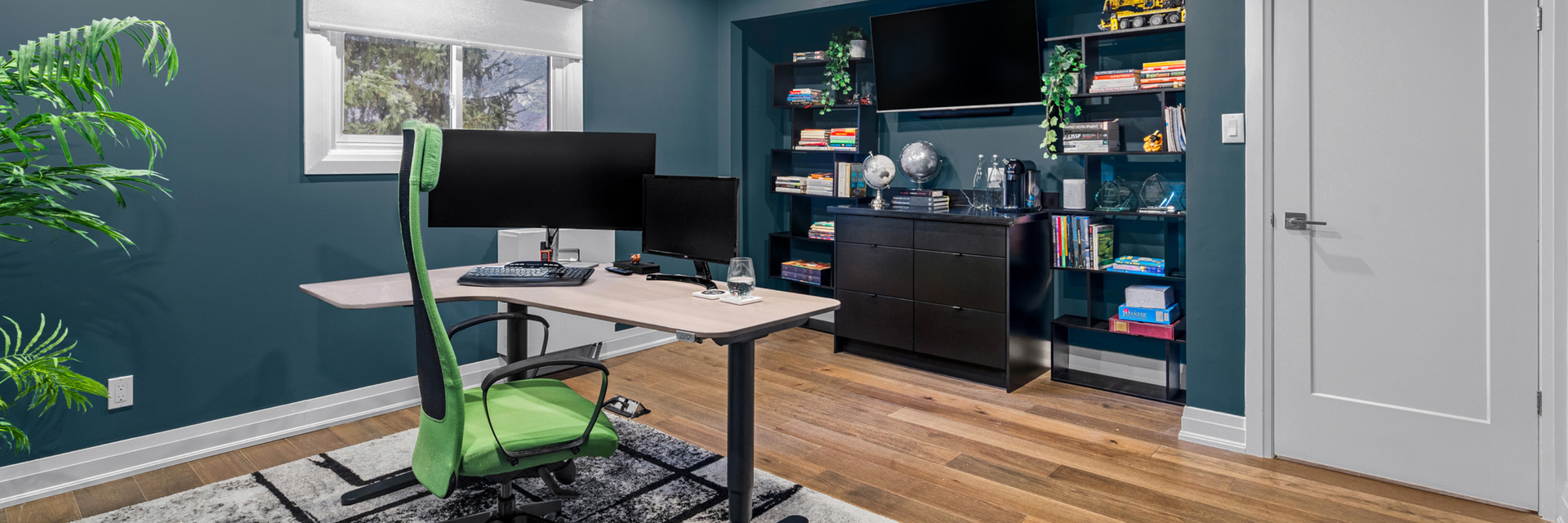 Adjustable desk with multiple computer screens