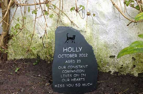 Granite and slate pet memorials delivered UK-wide