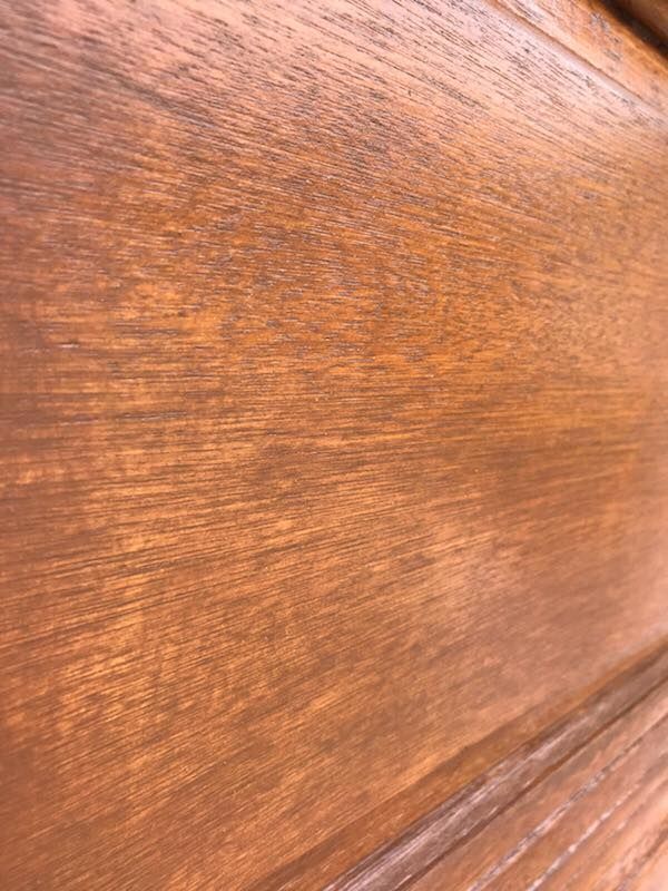 A close up of a piece of wood with a grainy texture.