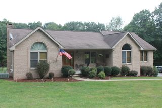 Custom Home — House with Garage in Saxonburg, PA