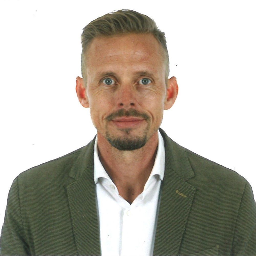 Dr. Knud Lembke