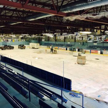 Une grande patinoire intérieure est en cours de construction