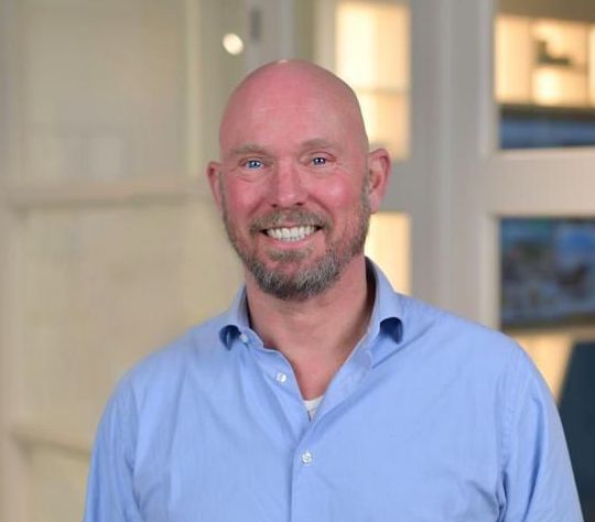 Dr. Zuzana Diamant,  MD PhD FERS, is pulmonologist-clinical pharmacologist, with a special interest in respiratory physiology, underlying mechanisms, biomarker & sampling methods, clinical interventions and translational asthma/allergy research