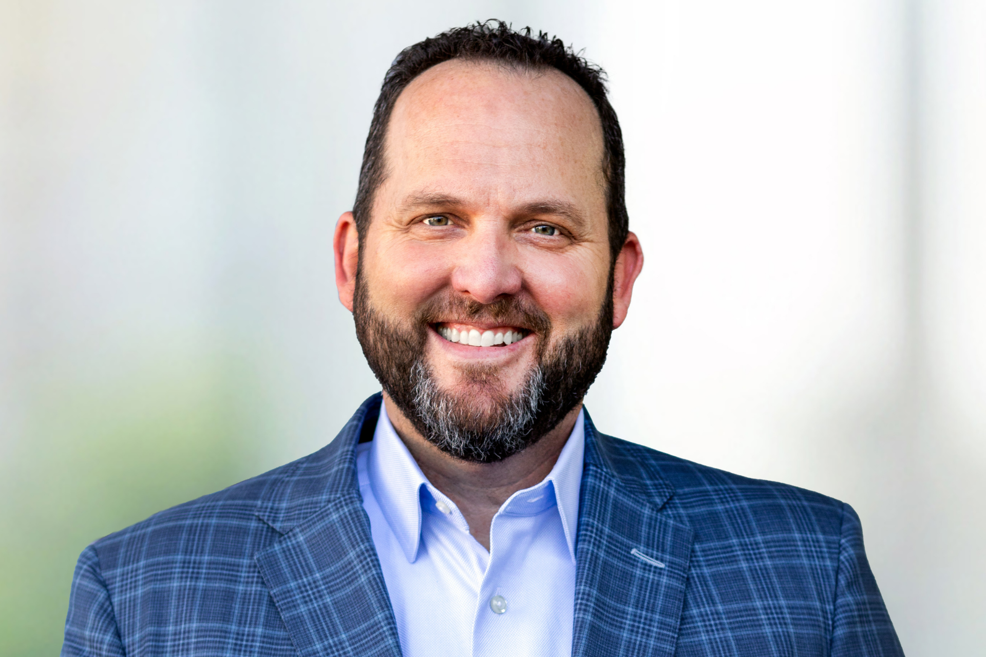 Lee Darnold headshot