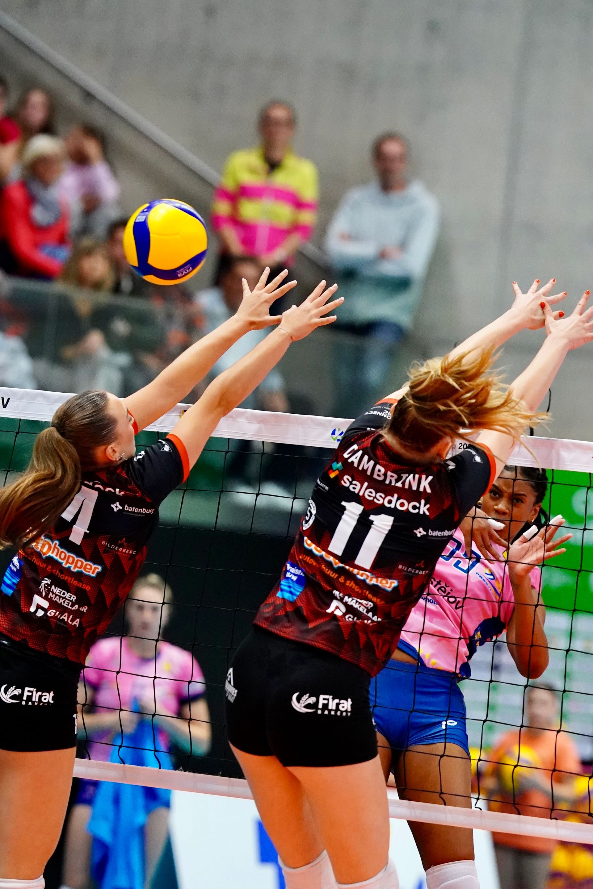 Volleybal Draisma Dynamo in actie