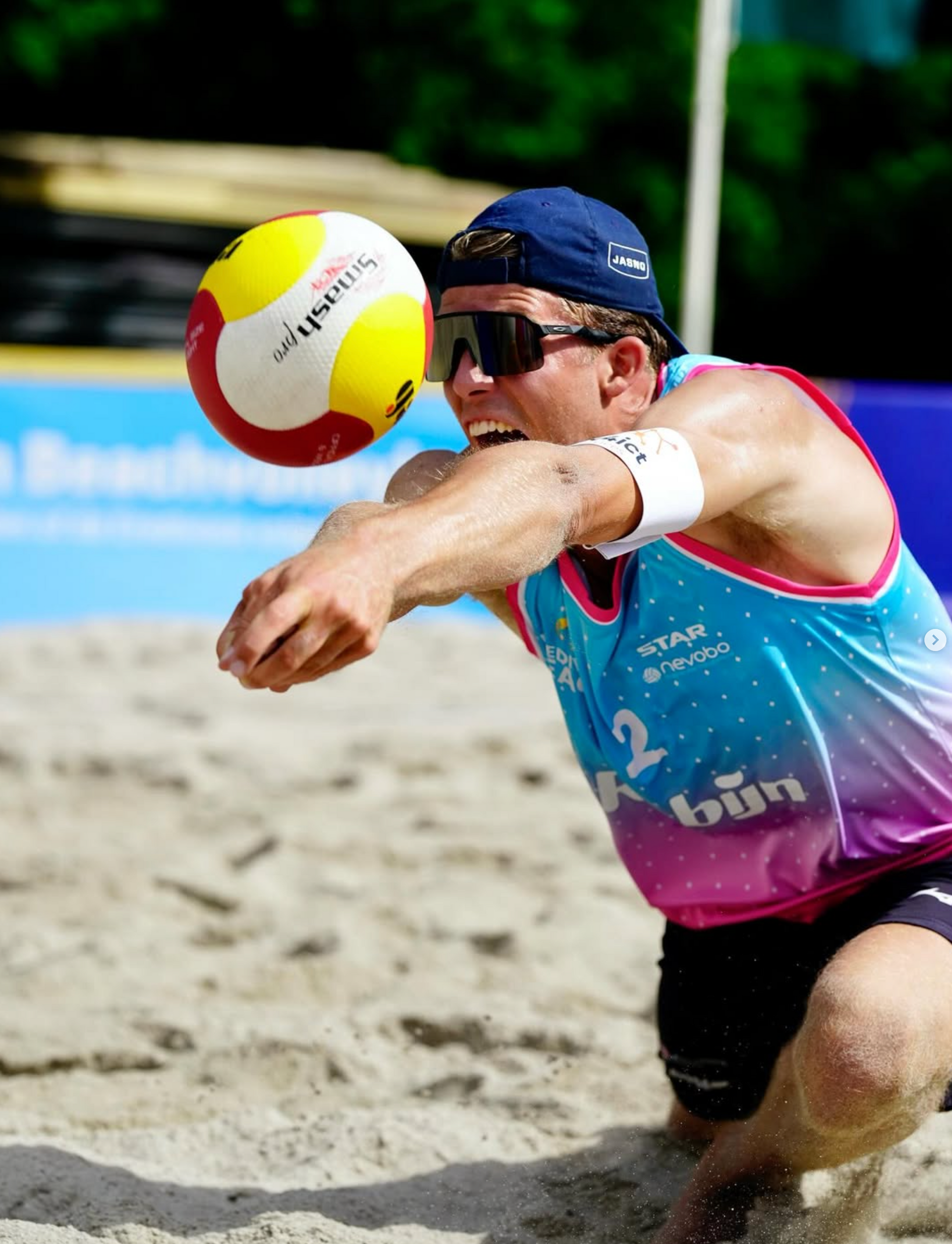 Beachvolleybal actie foto