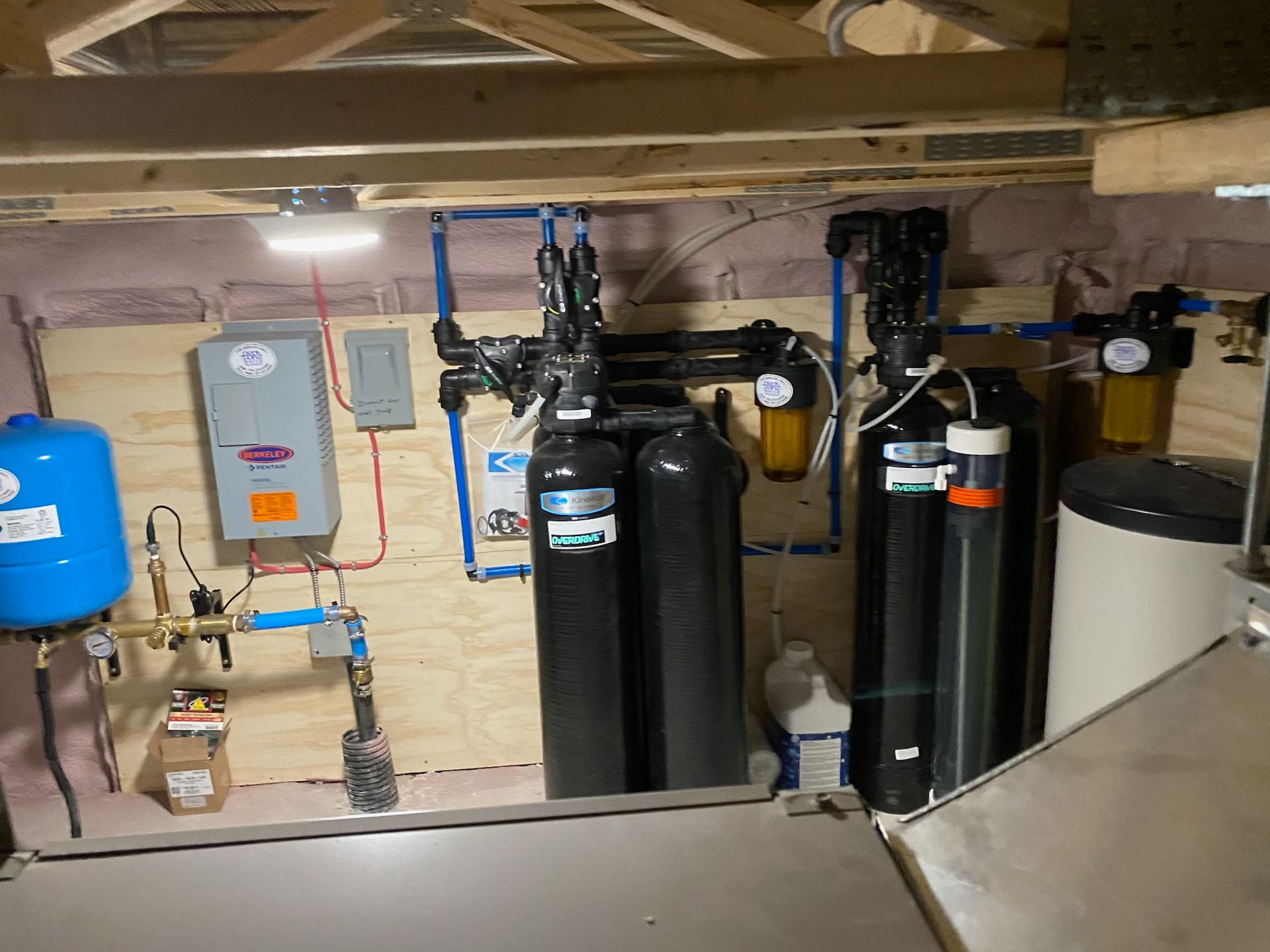 A room with a lot of pipes hanging on the wall