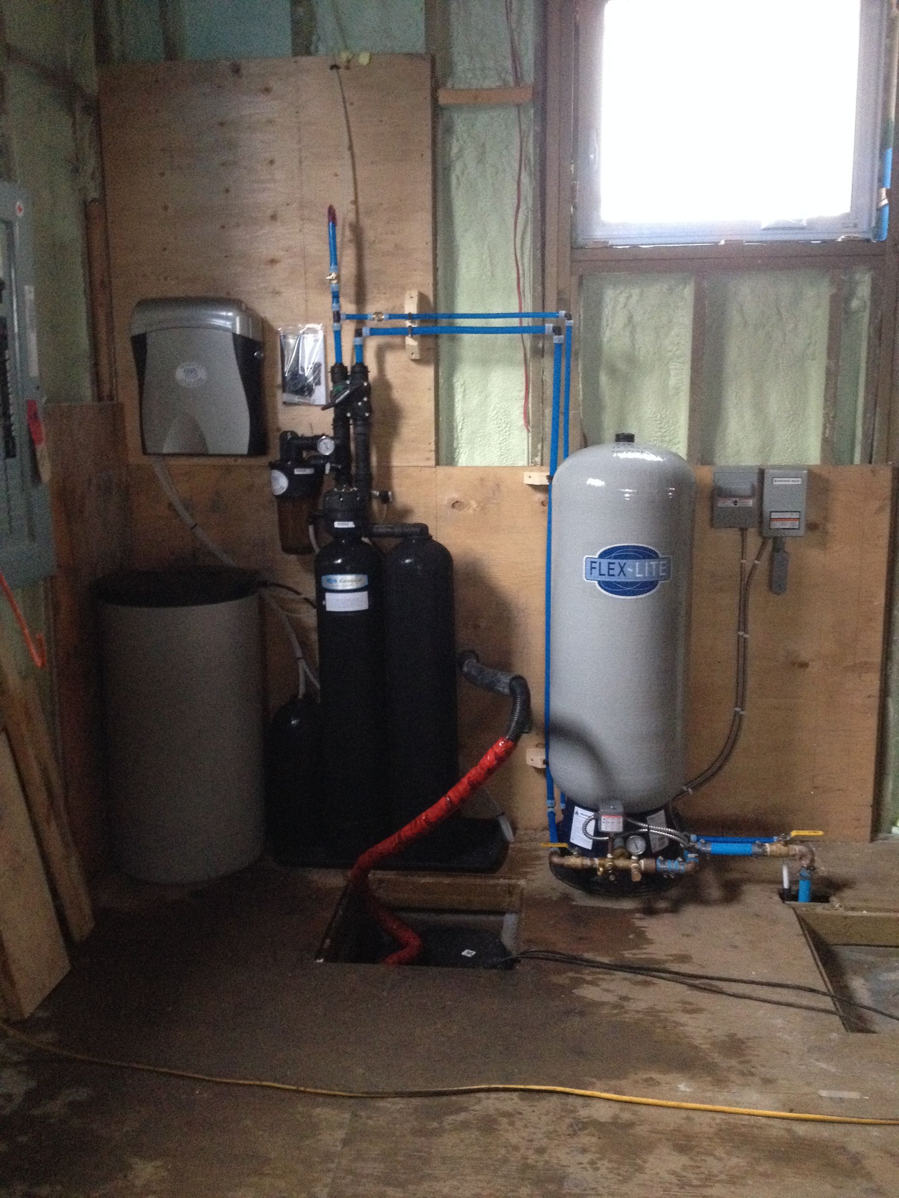 A room with a water tank and a window