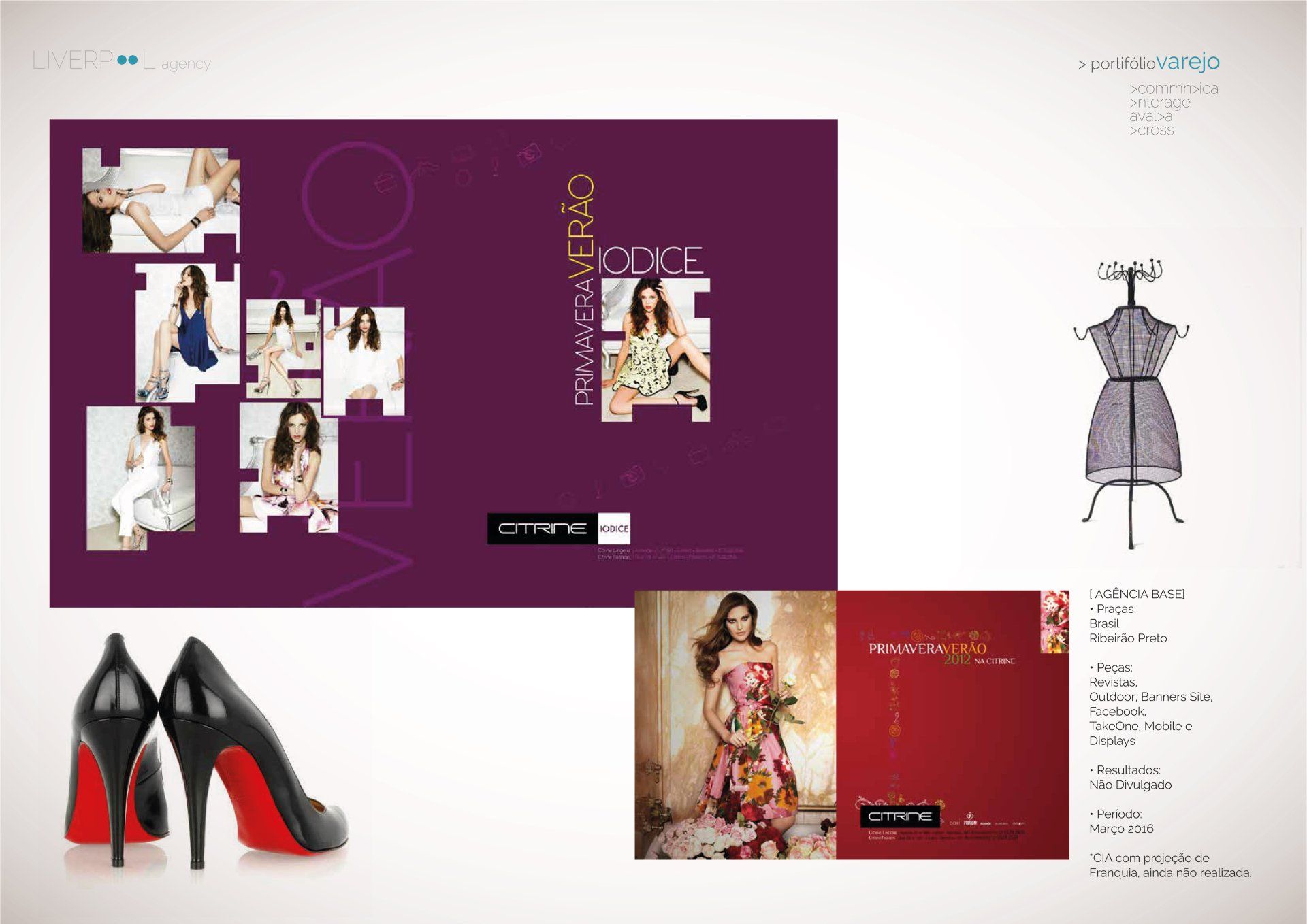 Uma mulher de vestido está parada ao lado de um par de saltos altos