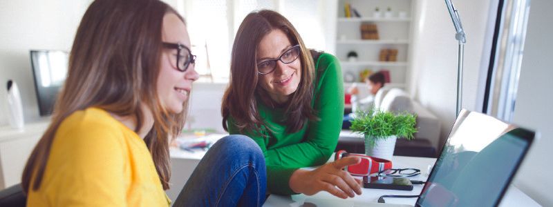 mom-and-daughter-at-computer