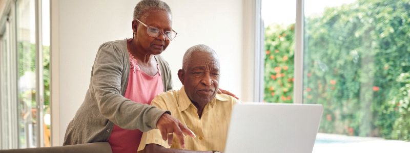 people-looking-at-computer