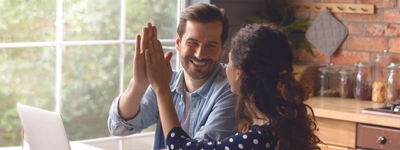 couple-high-fiving