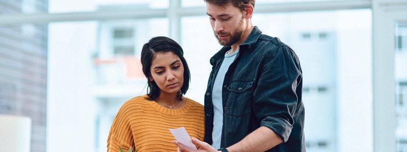 couple-looking-at-receipt