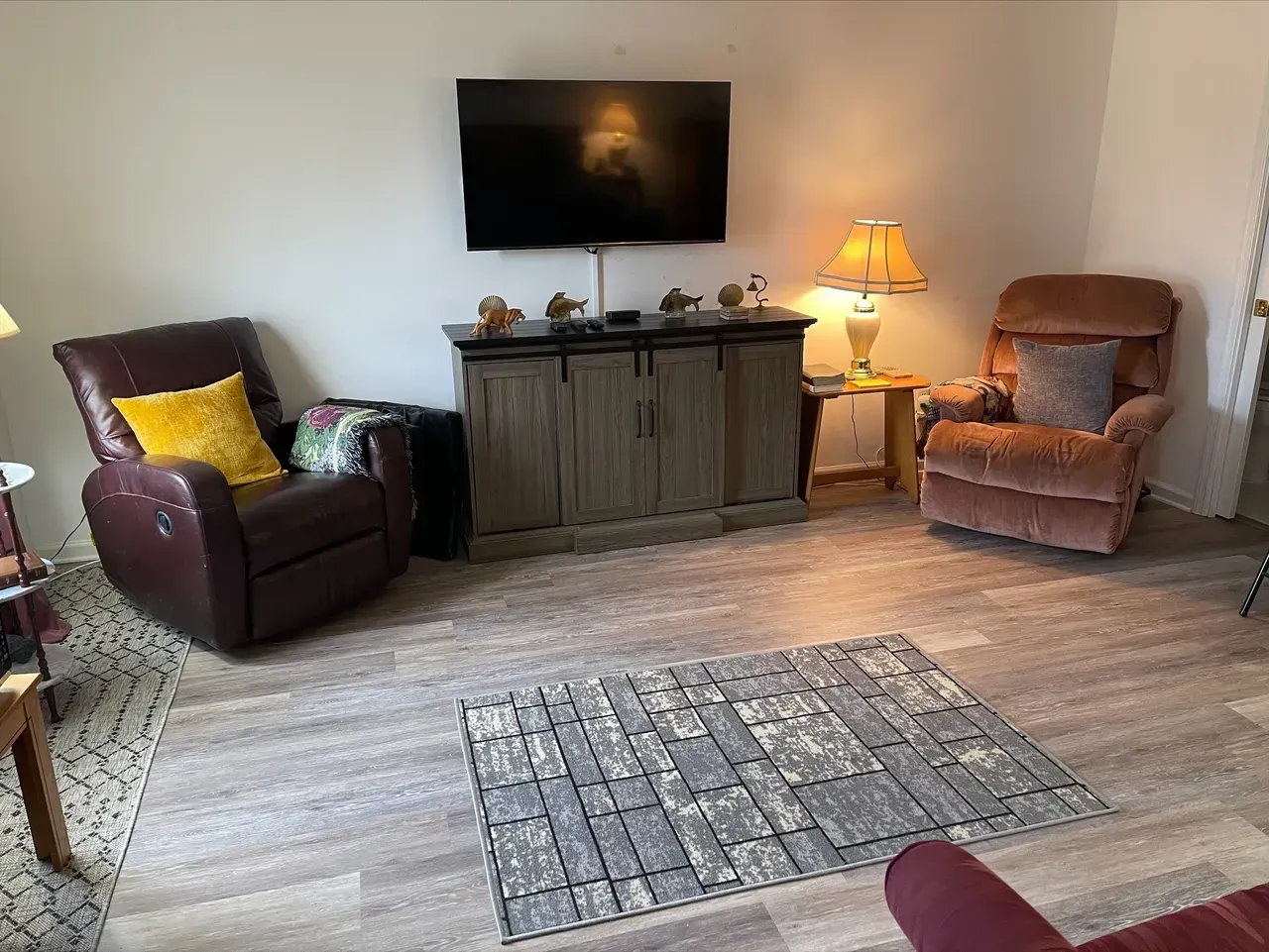 A living room filled with furniture and a flat screen tv.
