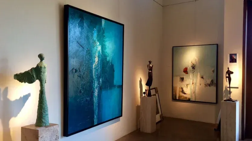 A room with paintings and sculptures on the wall