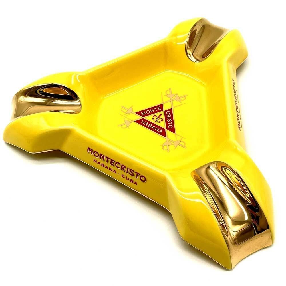 Un posacenere giallo con scritto montecristo sopra