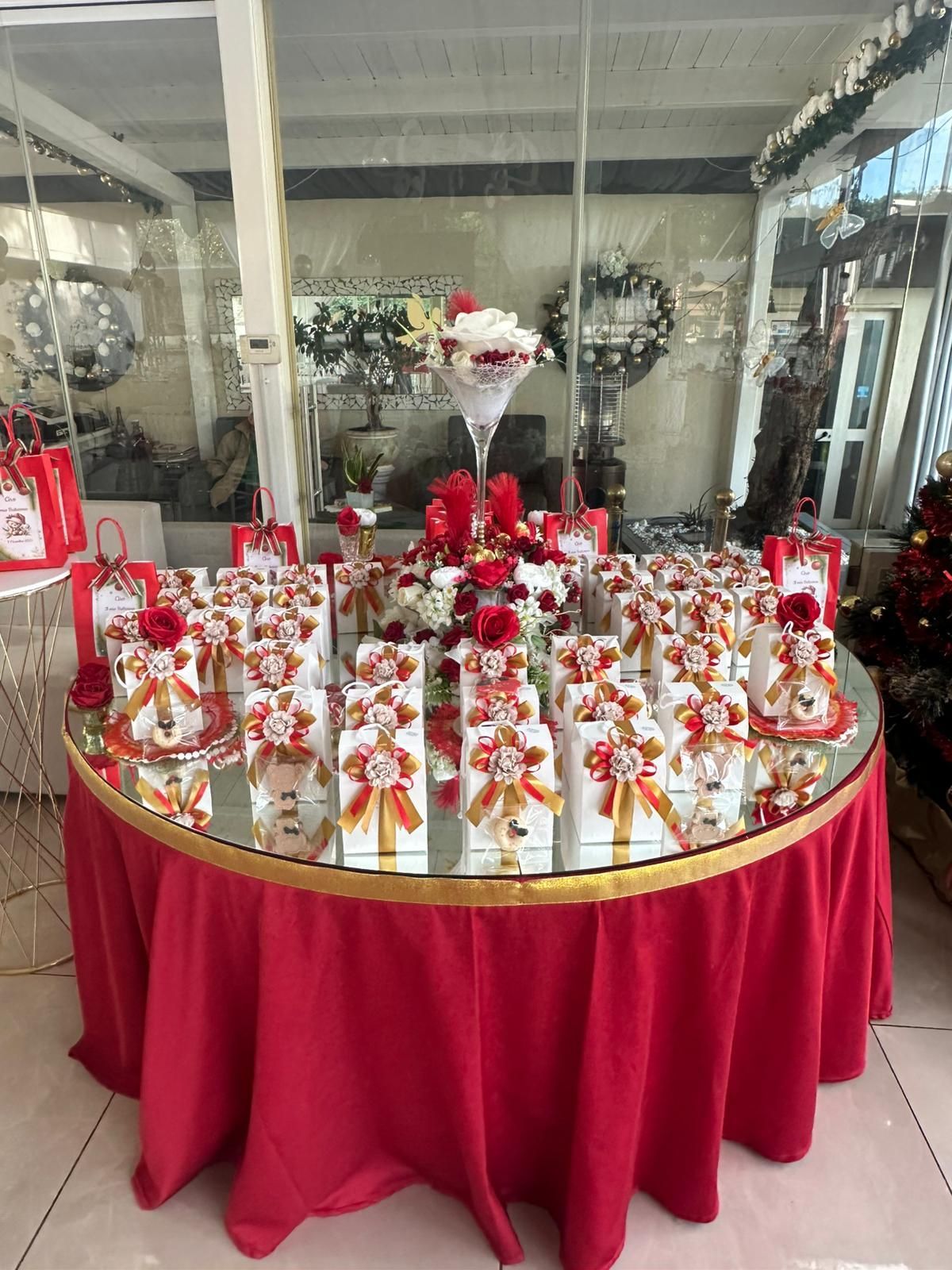 Tavolo con bomboniere per gli ospiti