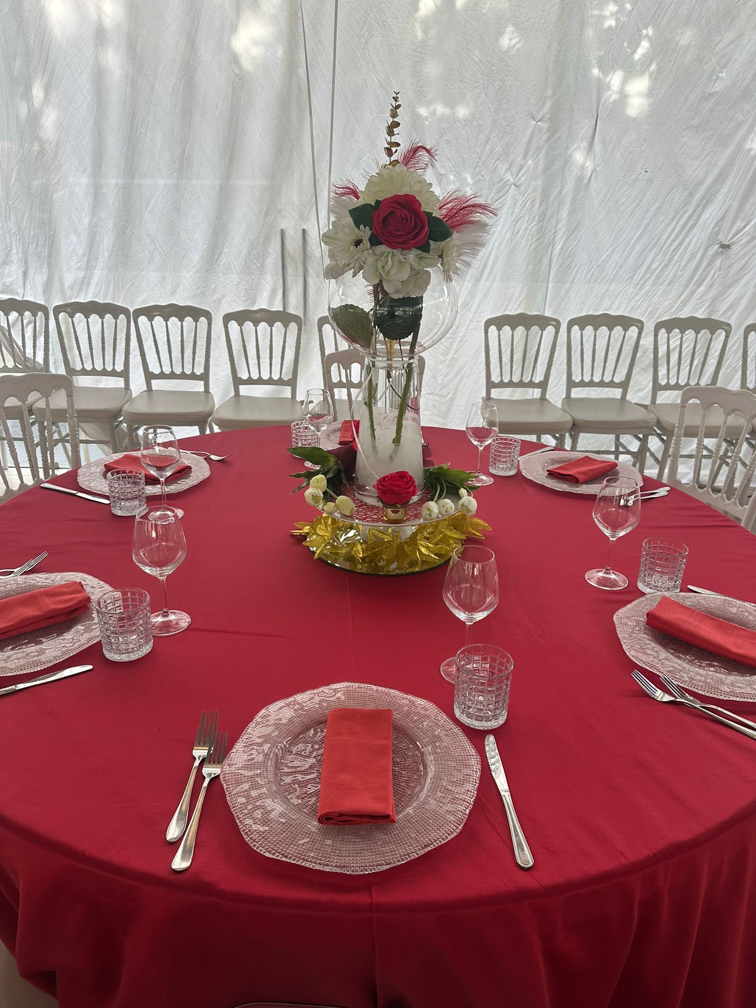 Tavolo imbandito per cerimonia