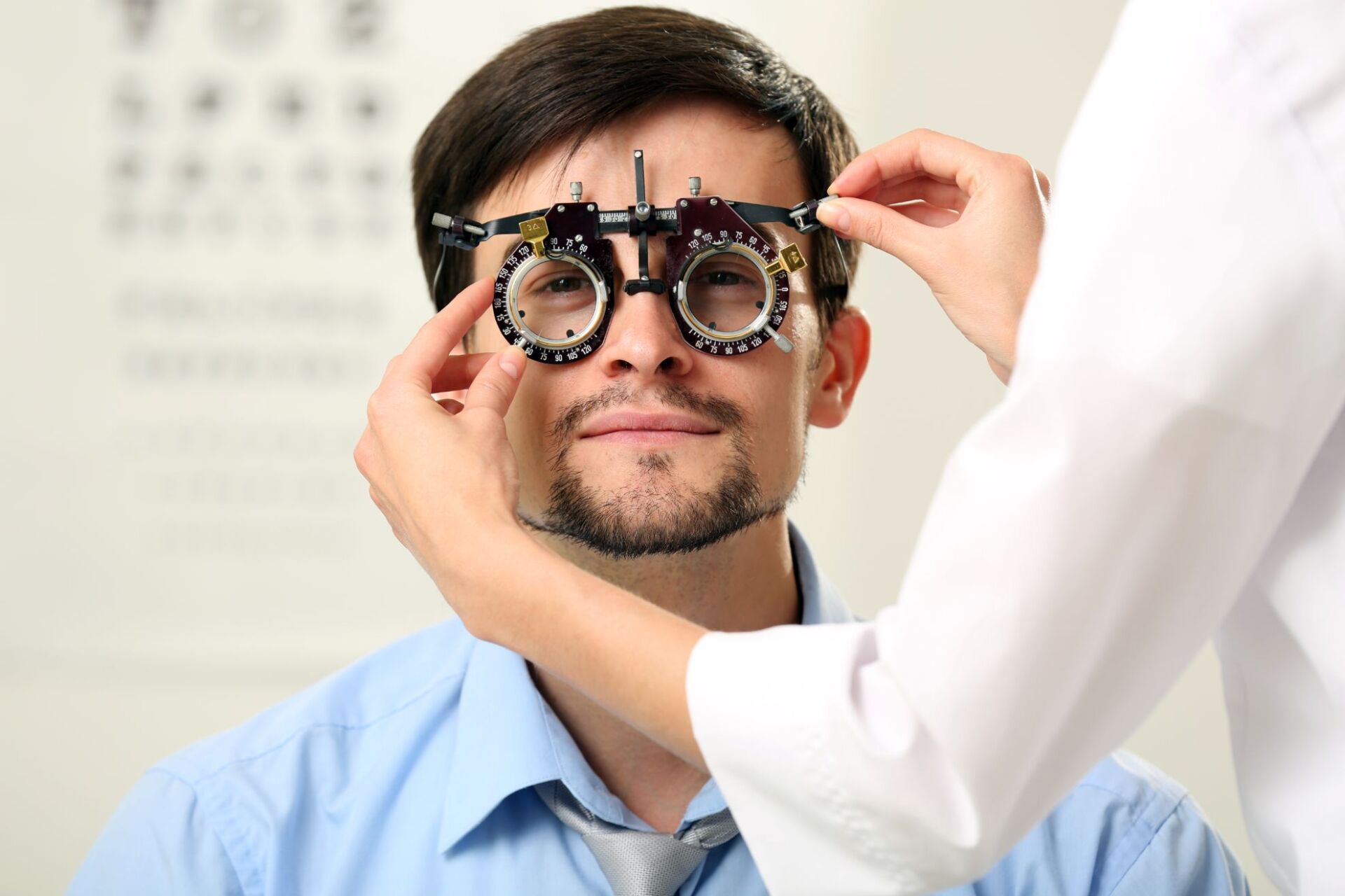 visita nello studio di oculistica