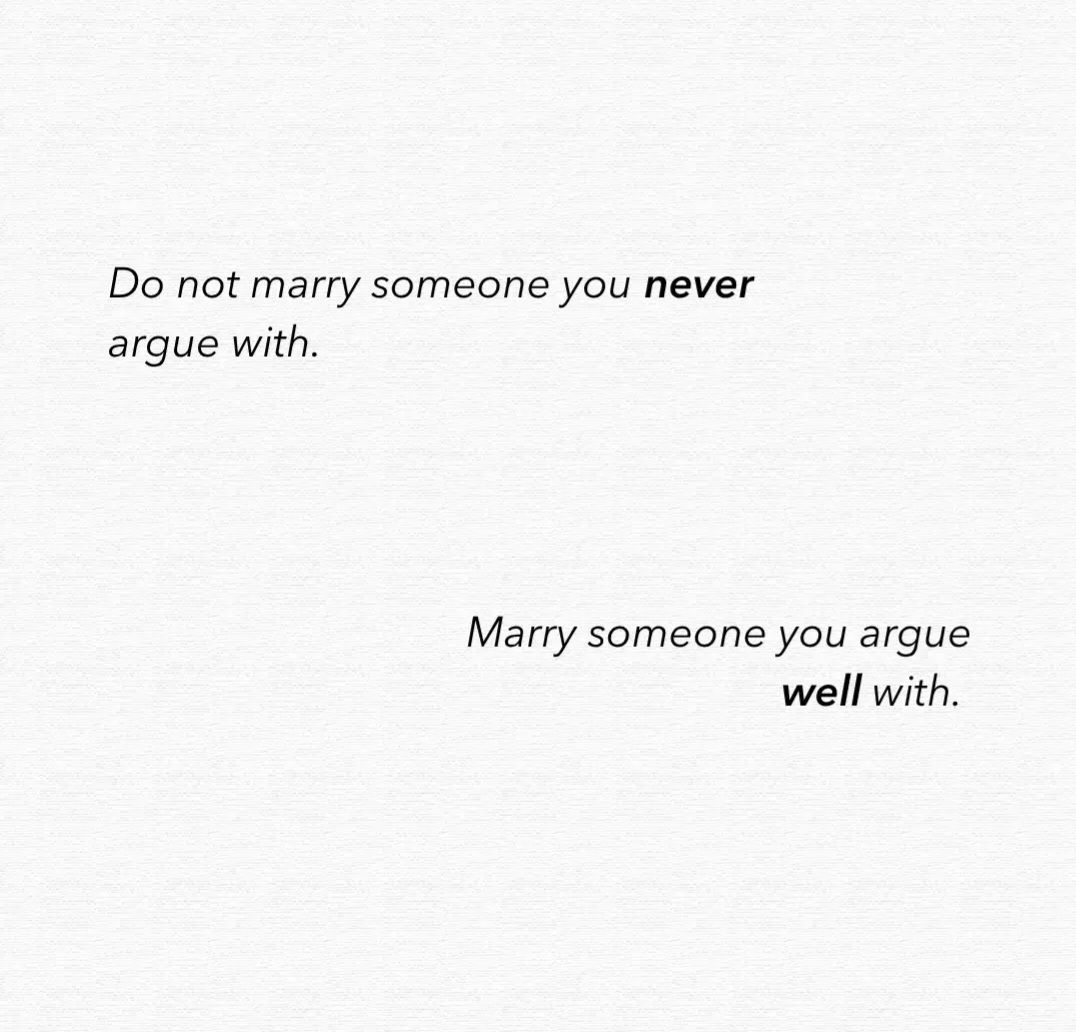 A store front with a sign that says konadu on it