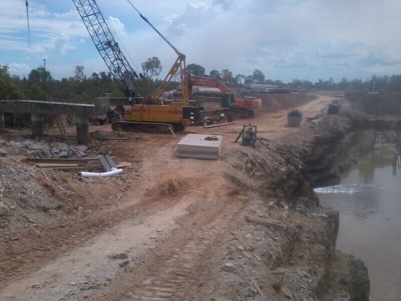 Pipe Laying - Mitchell Creek