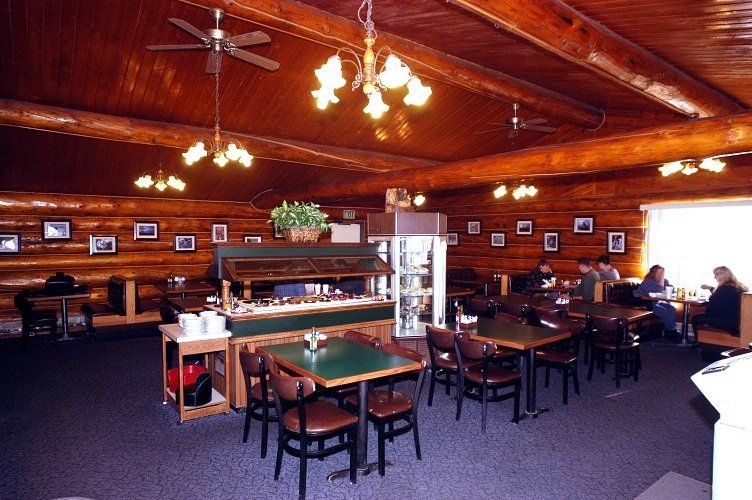Totem Inn Hotel Lodgings with Restaurant near Anchorage, AK