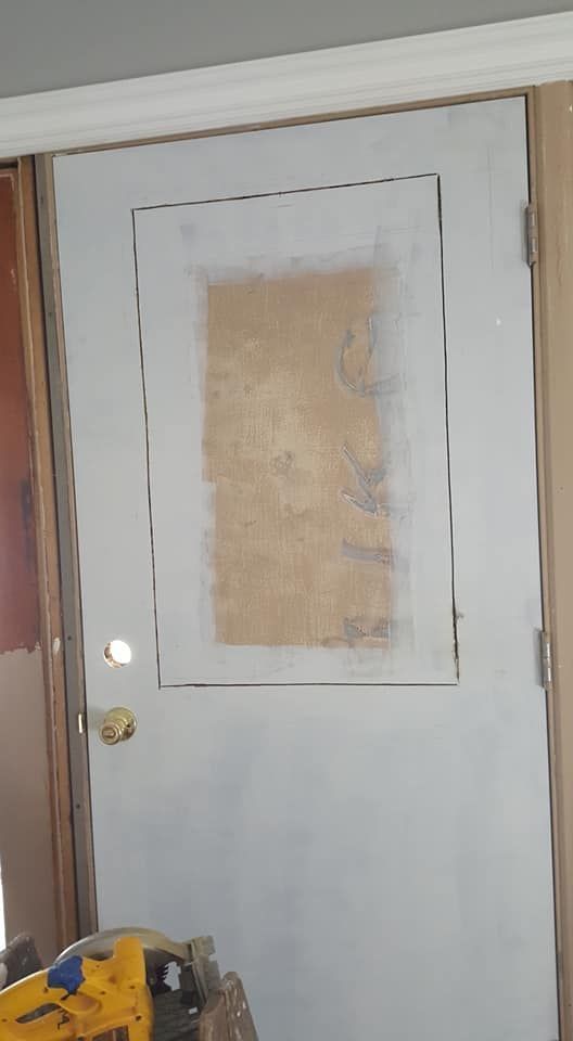 Installation of a main door