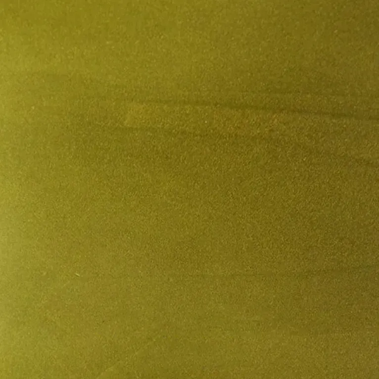 Un gros plan d'un morceau de tissu jaune.