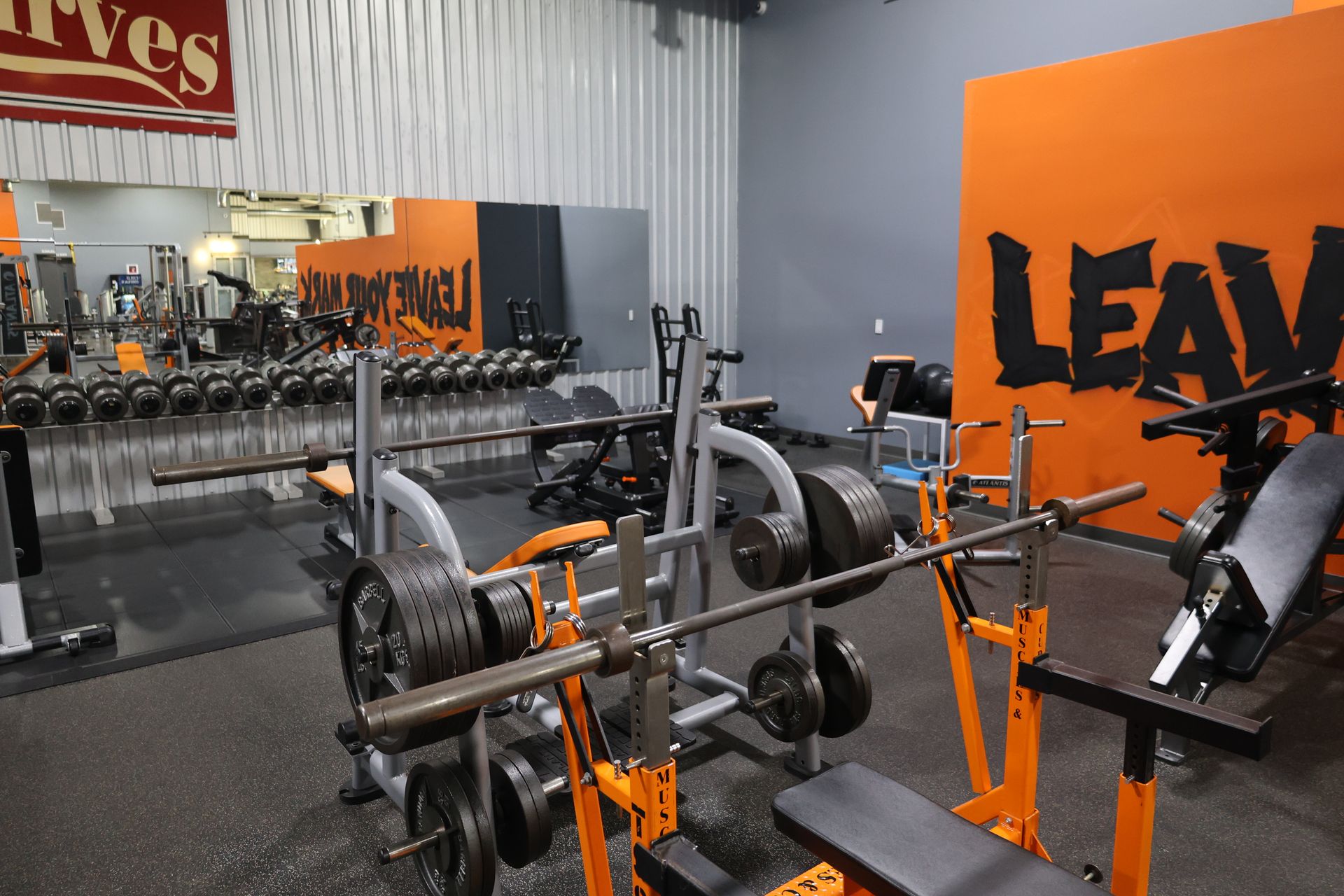A gym with a sign that says leav on it