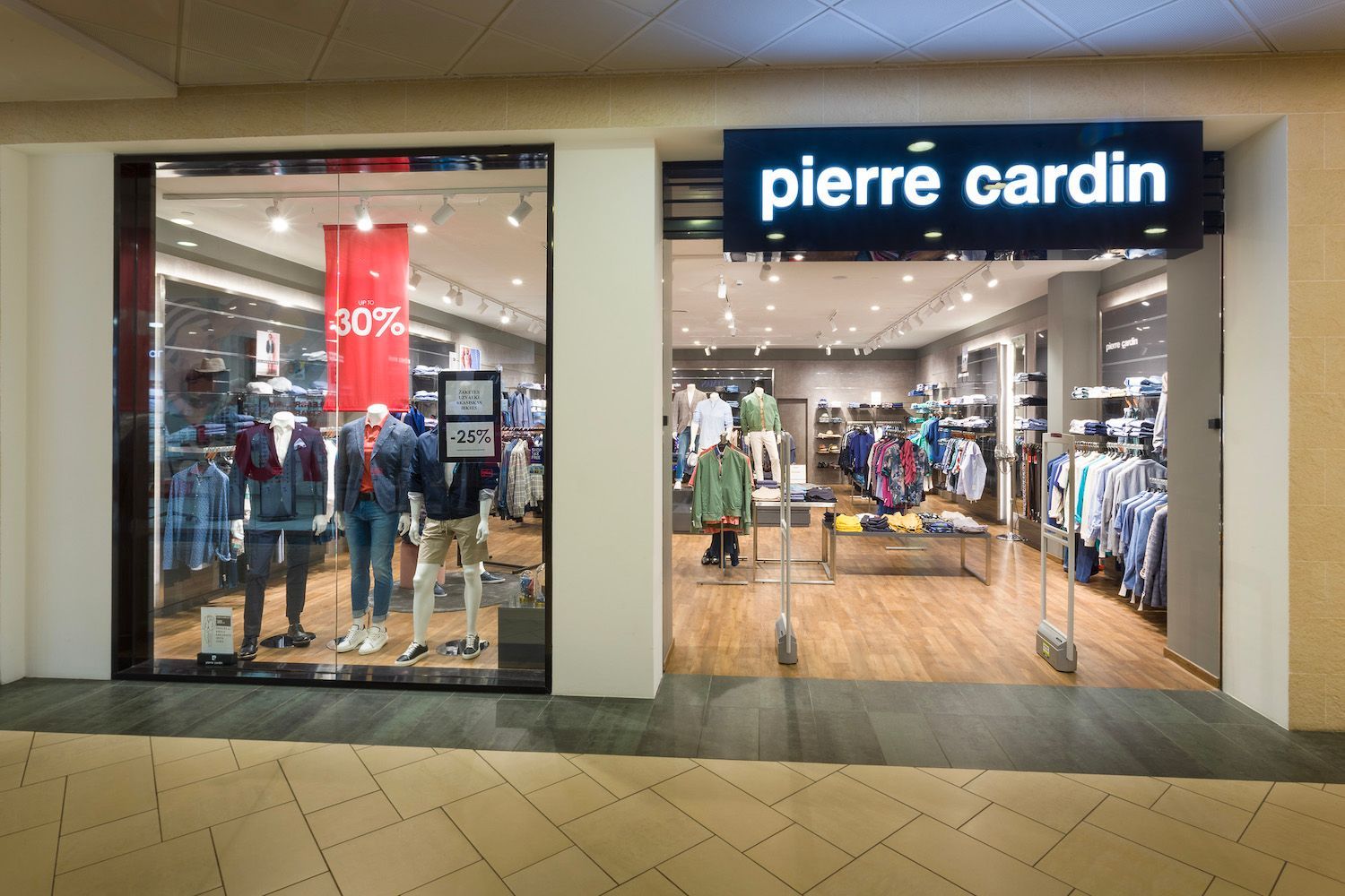 parduotuv4 pierre cardin