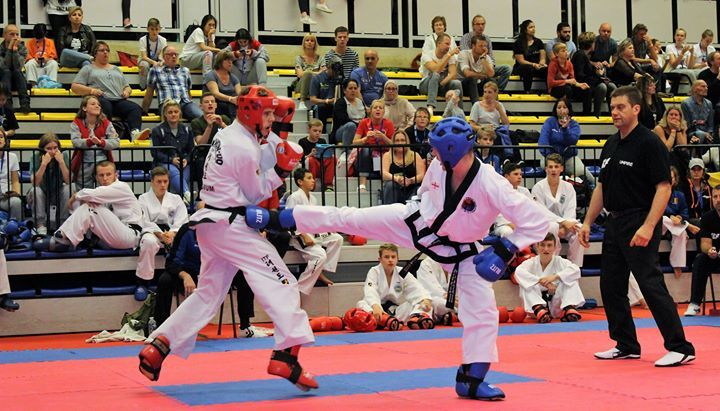 competitors sparring