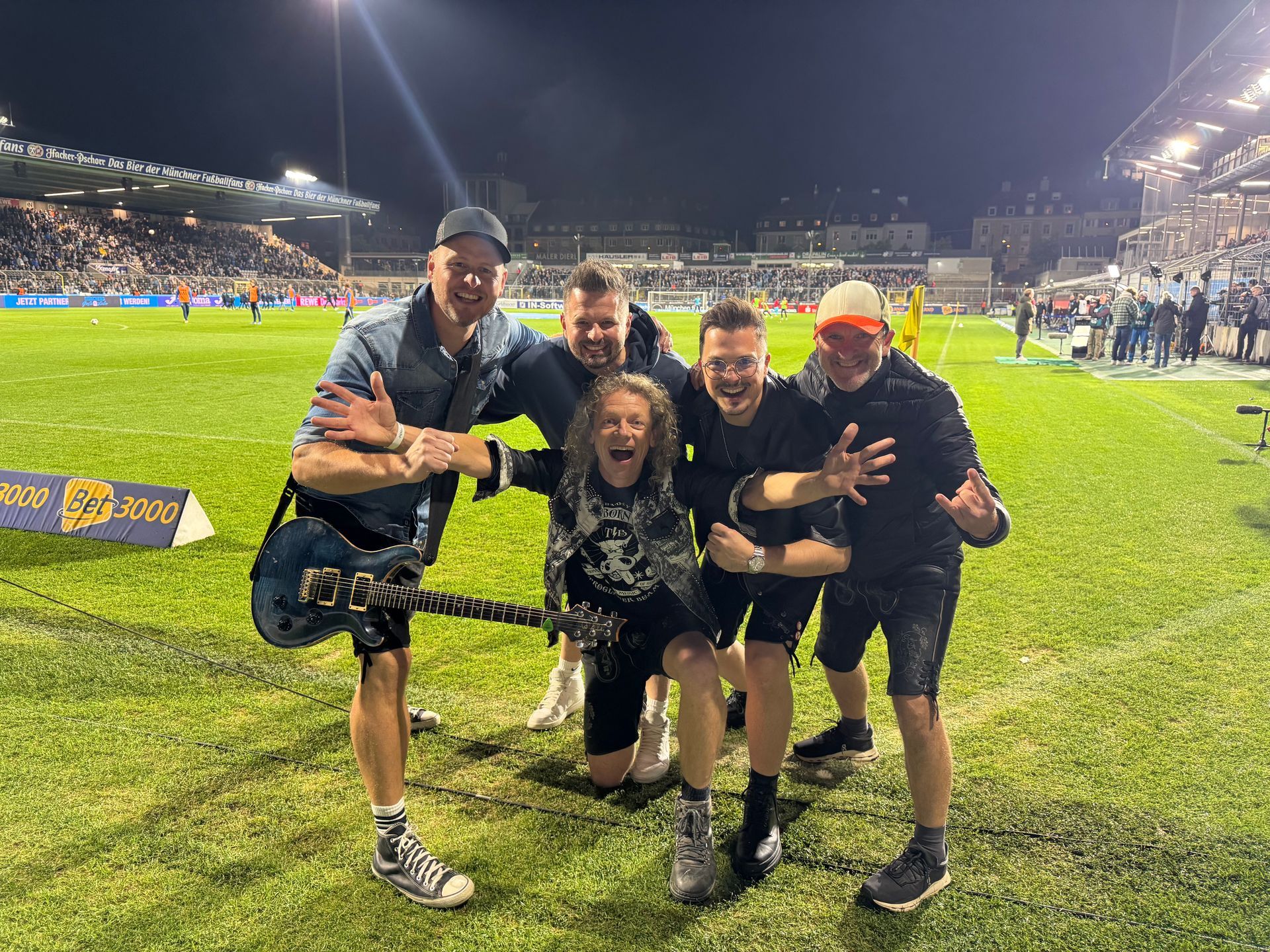 Gruppenbild der Troglauer im Stadion